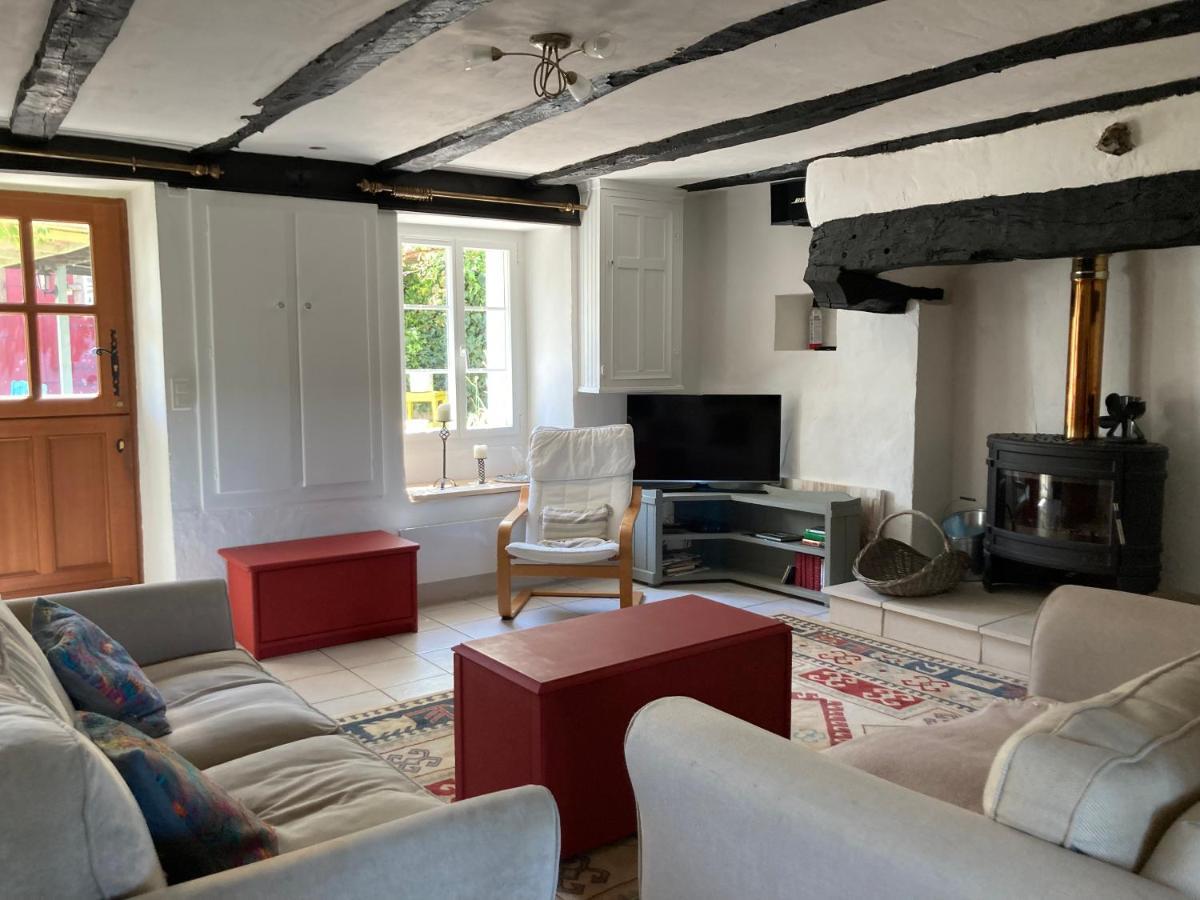 La maison Elisabeth Saint-Ybard Extérieur photo