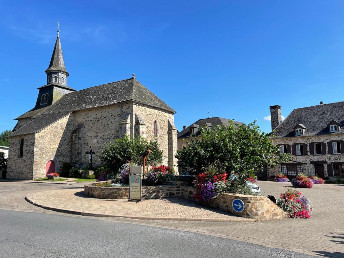 La maison Elisabeth Saint-Ybard Extérieur photo